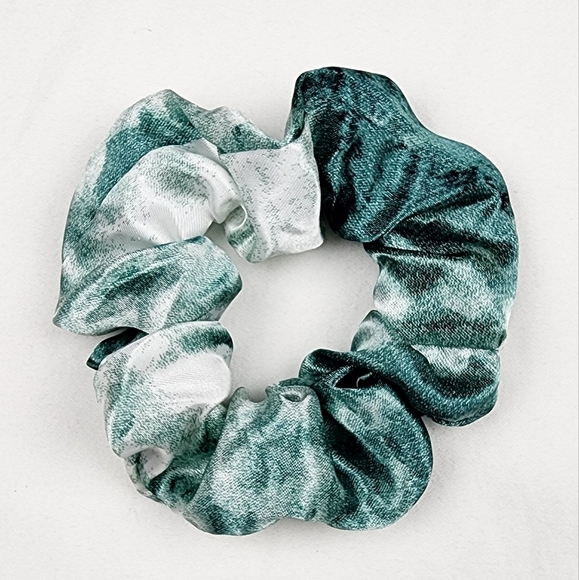 4 FOR $16 🔥Green Tie Dye Satin Scrunchie Hair Tie - Picture 1 of 5